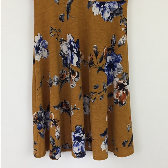 ❣️SOLD❣️Gilli Floral dress - Picture 4 of 6